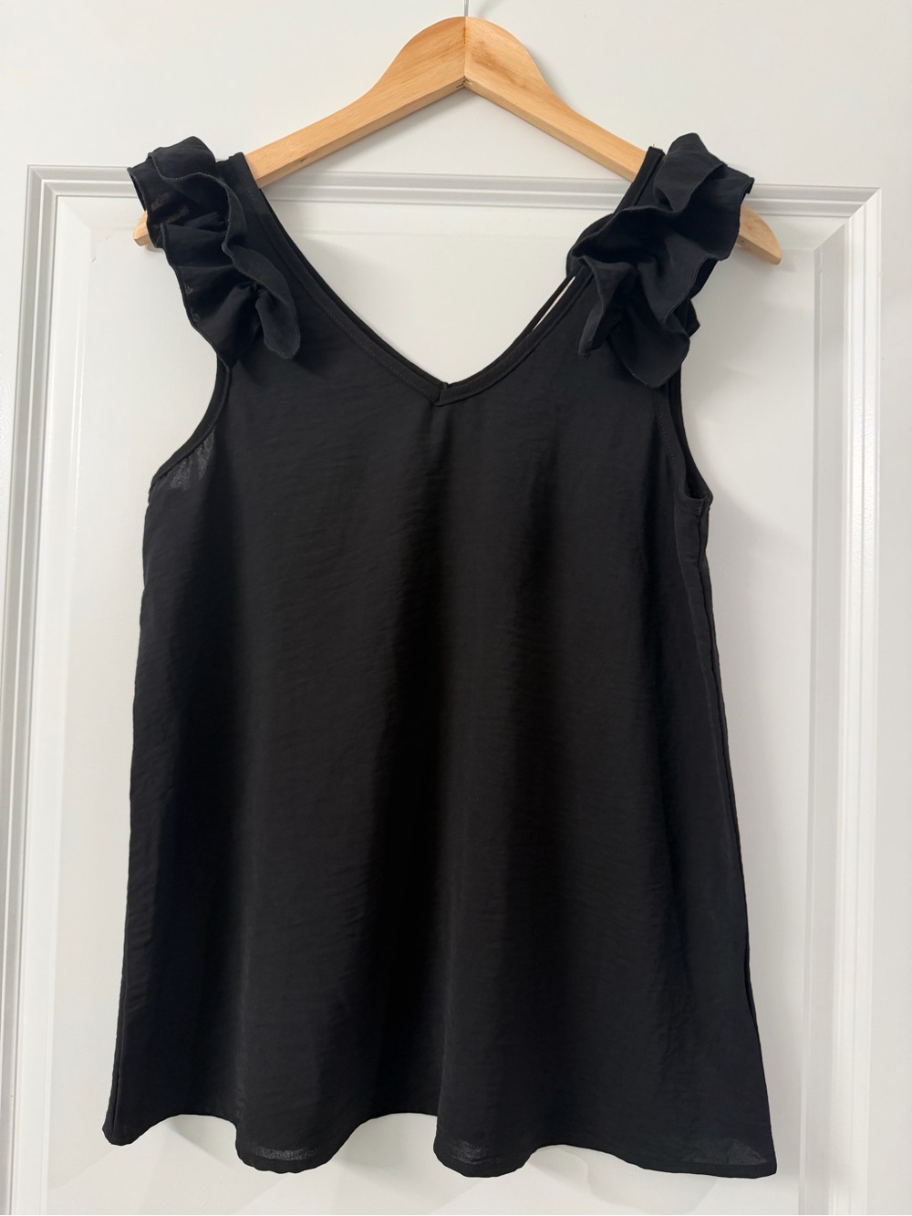 Entro Black Ruffle Shoulder Tank Top V Neck Sleeveless Blouse Small.